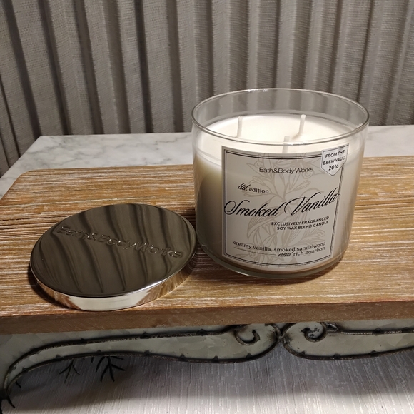 Bath & Body Works Smoked Vanilla 3 Wick Candle. NWT - Picture 1 of 3